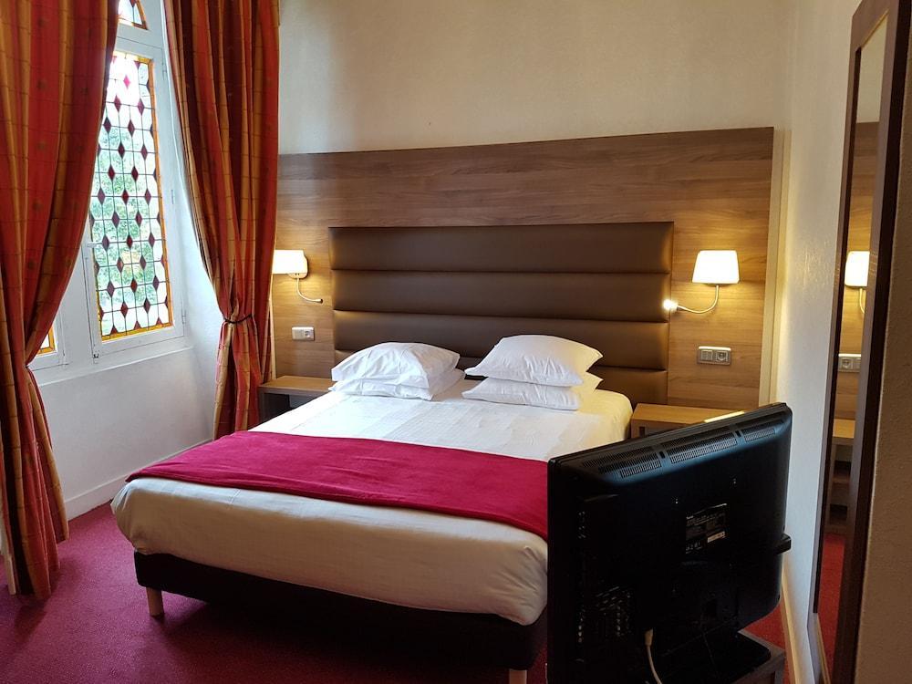 Hotel L'hostellerie Du Château De 3*